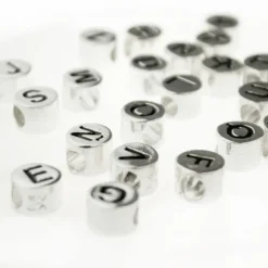 Charm Letra Inicial de Plata