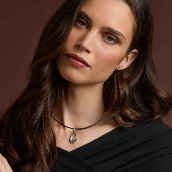 Colgante Almendra Vitoria Silueta Lámina de Oro