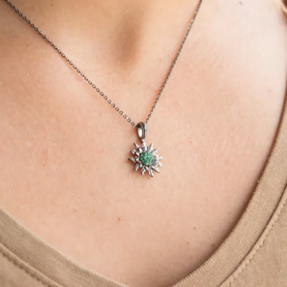 Colgante Eguzkilore Rutenio y Circonitas Verdes 14mm