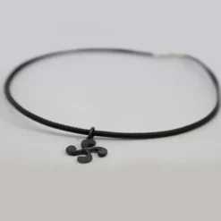 Colgante Lauburu de Plata Oxidada 22mm