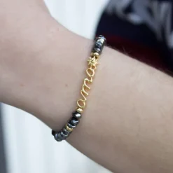 Pulsera Ama Plata Dorada con Hematites